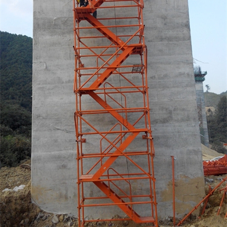 通達安全爬梯生產廠家深度解析 香蕉式與梯籠式安全爬梯，建筑施工安全的專業之選